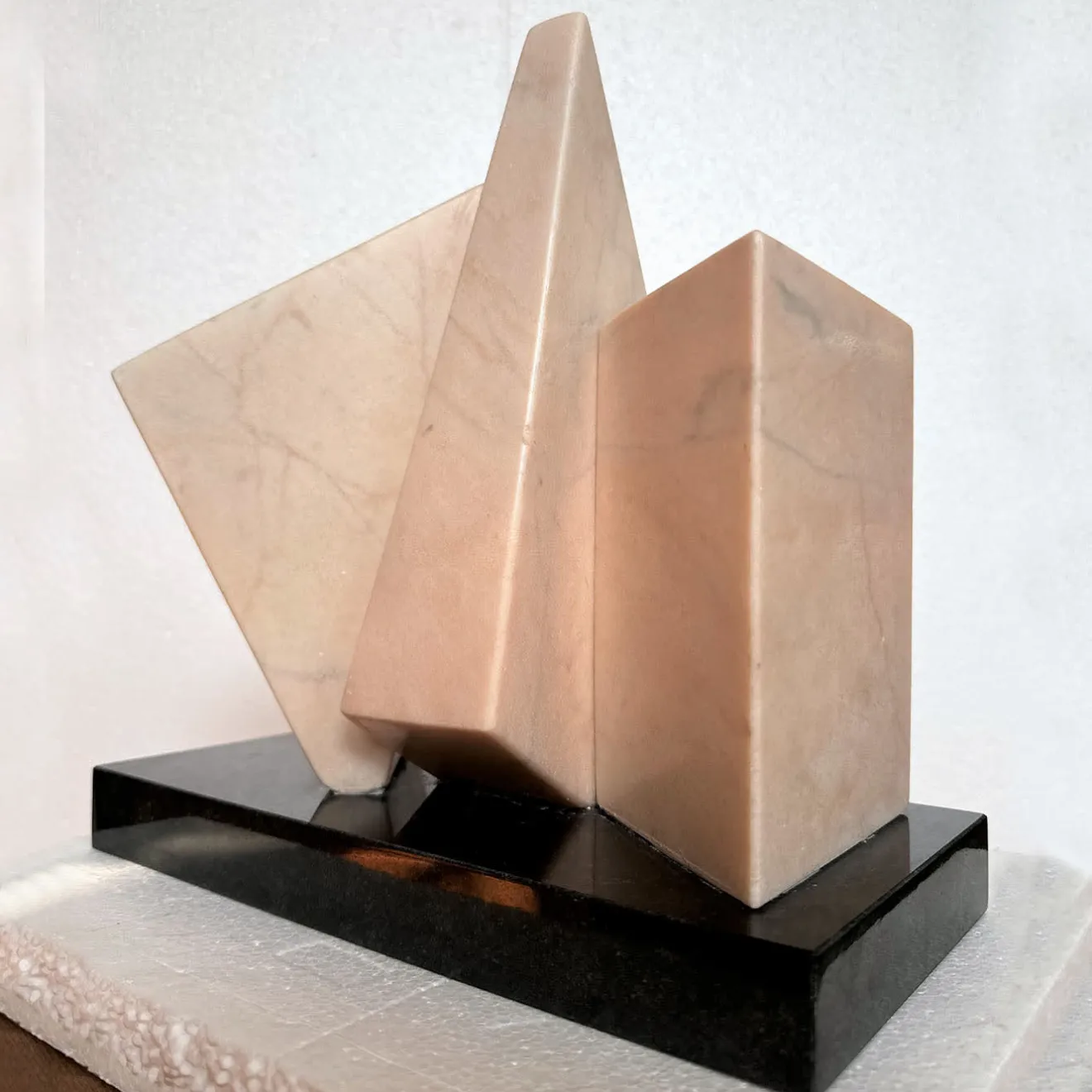 Espidesign by Paola Speranza Scultura Poesia di Prismi in Marmo Rosa e Nero