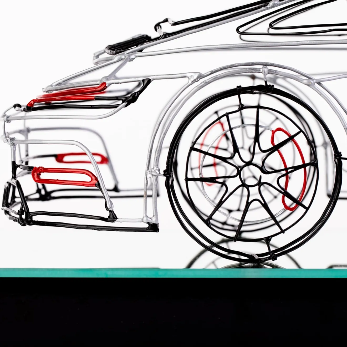 Profilo Scultura Porsche in filo metallico