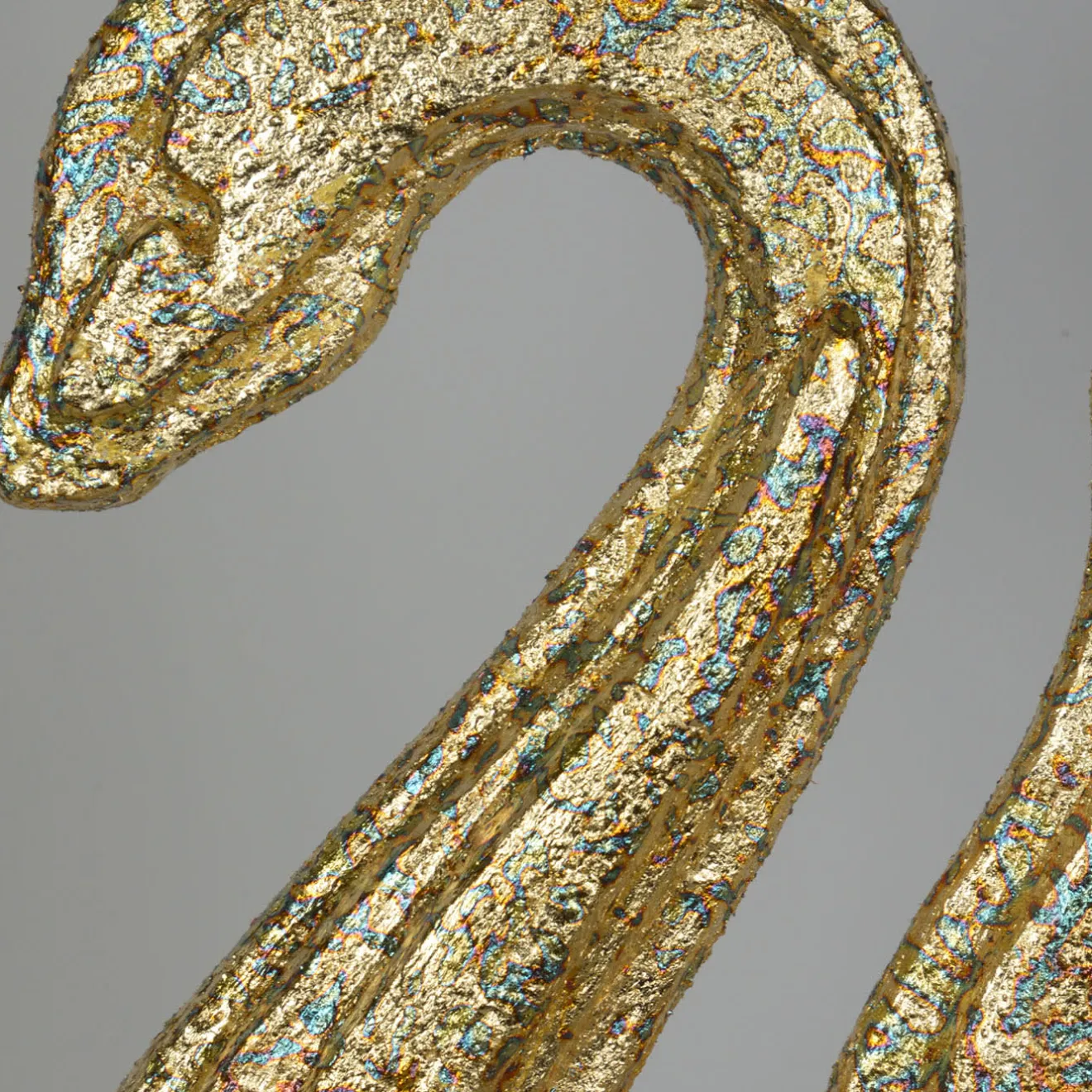 PB Studio Artigiano Scultura Serpente Dorato Con Base In Scaglie Di Marmo