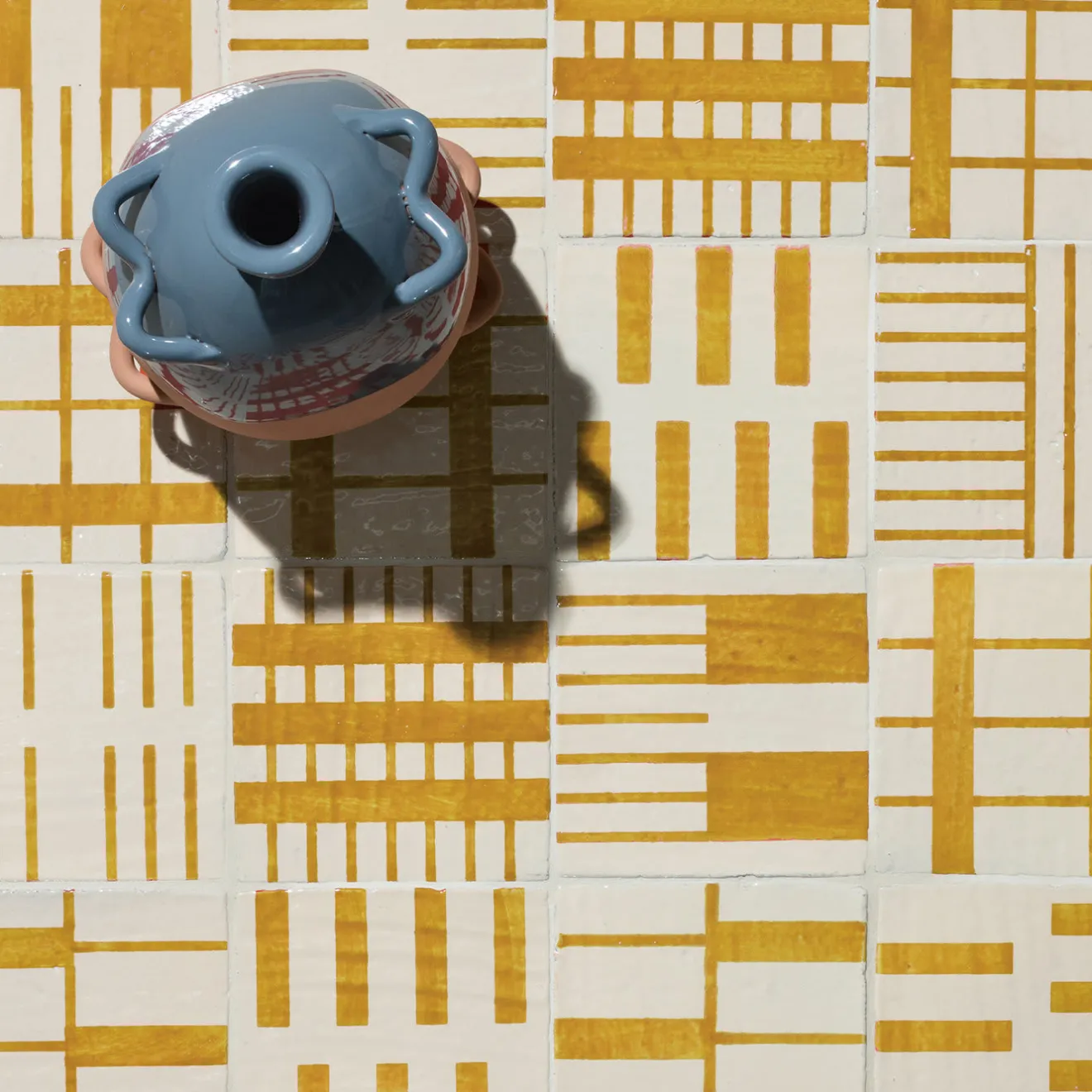 Ninefifty Set di 44 piastrelle bianche e gialle Alfabeto di Margherita Rui