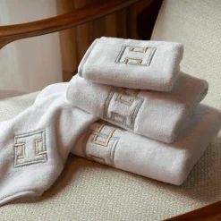 Biancoperla Set di Asciugamani Ricamati QENA in Cotone Spugna Bianco