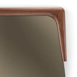 Pacini & Cappellini Specchio Destiny con cornice in massello di noce canaletto di Marco Corti