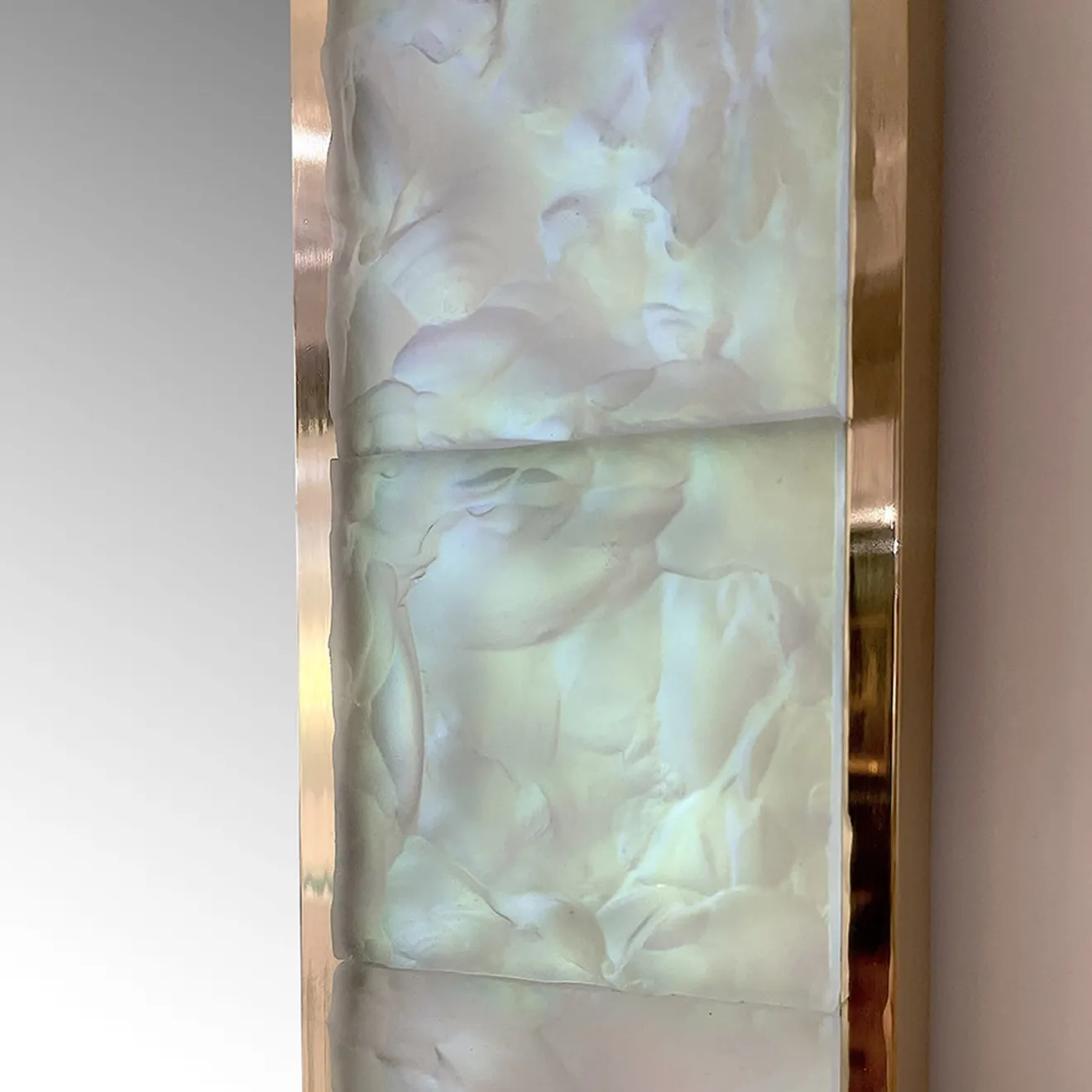 Ghirò Studio Specchio di cristallo iridescente Martelé fatto a mano