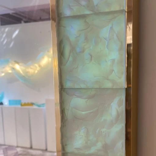 Ghirò Studio Specchio di cristallo iridescente Martelé fatto a mano