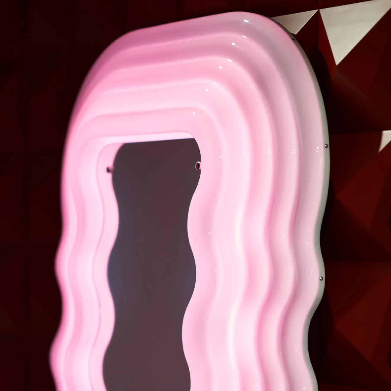 Poltronova Specchio e lampada da terra Ultrafragola di Ettore Sottsass