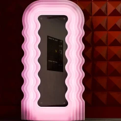 Poltronova Specchio e lampada da terra Ultrafragola di Ettore Sottsass