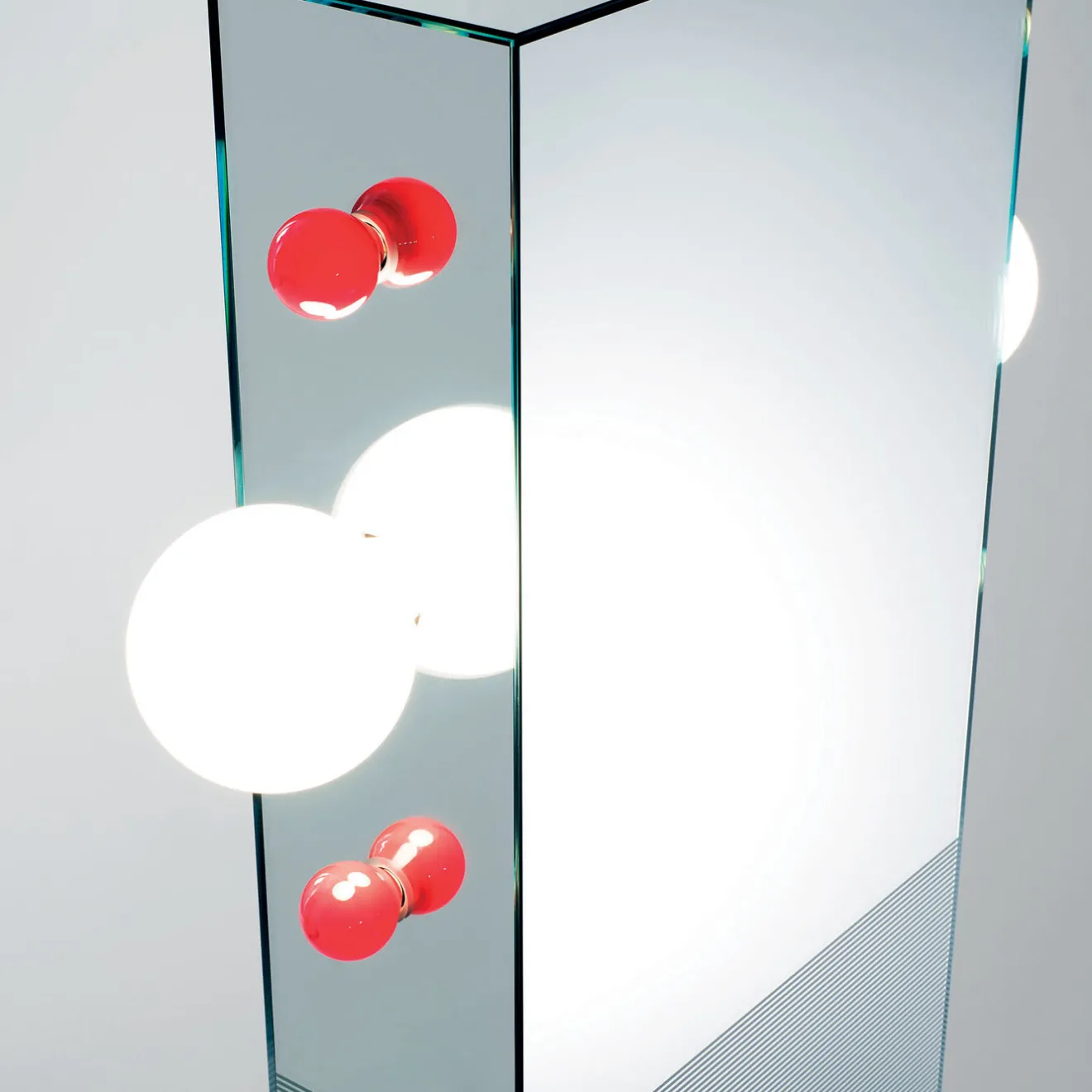 Glas Italia Specchio Totem Shibam 2 di Ettore Sottsass