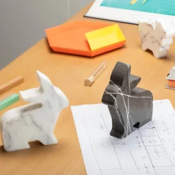 Kimano Statuetta bianca di grandi dimensioni del coniglietto di Alessandra Grasso