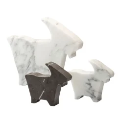 Kimano Statuetta di capra grigia di Alessandra Grasso