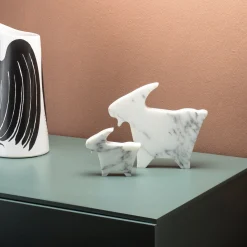 Kimano Statuina bianca di capra di Alessandra Grasso