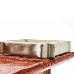 Cimento Svuotatasche Riva Bianco di Patricia Urquiola