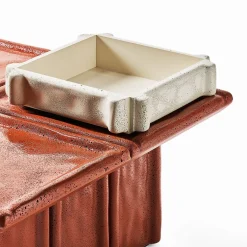 Cimento Svuotatasche Riva Bianco di Patricia Urquiola