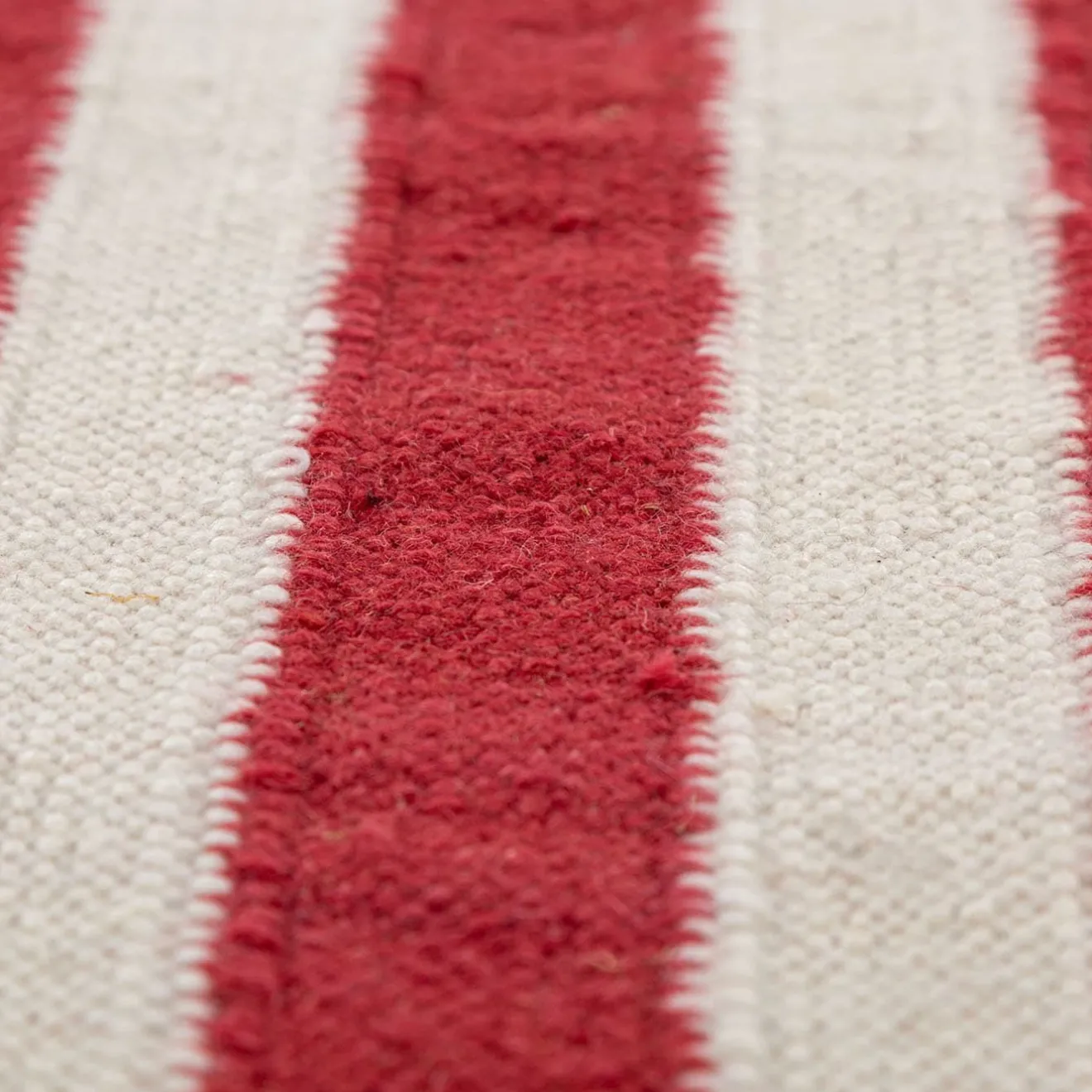 Jaipur Rugs Tappeto Aprezo Garnet Undyed White Dhurrie