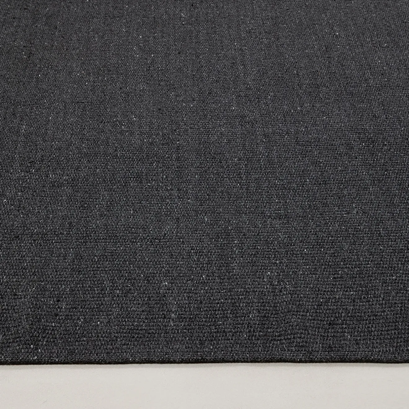 Amini Tappeto Coco Charcoal Recycled PET In&Outdoor di Carlotta Fortuna #1