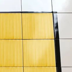 Francesco De Maio Tappeto Composizione ceramica blu e gialla di Giuliano Andrea dell'Uva 300 x 180