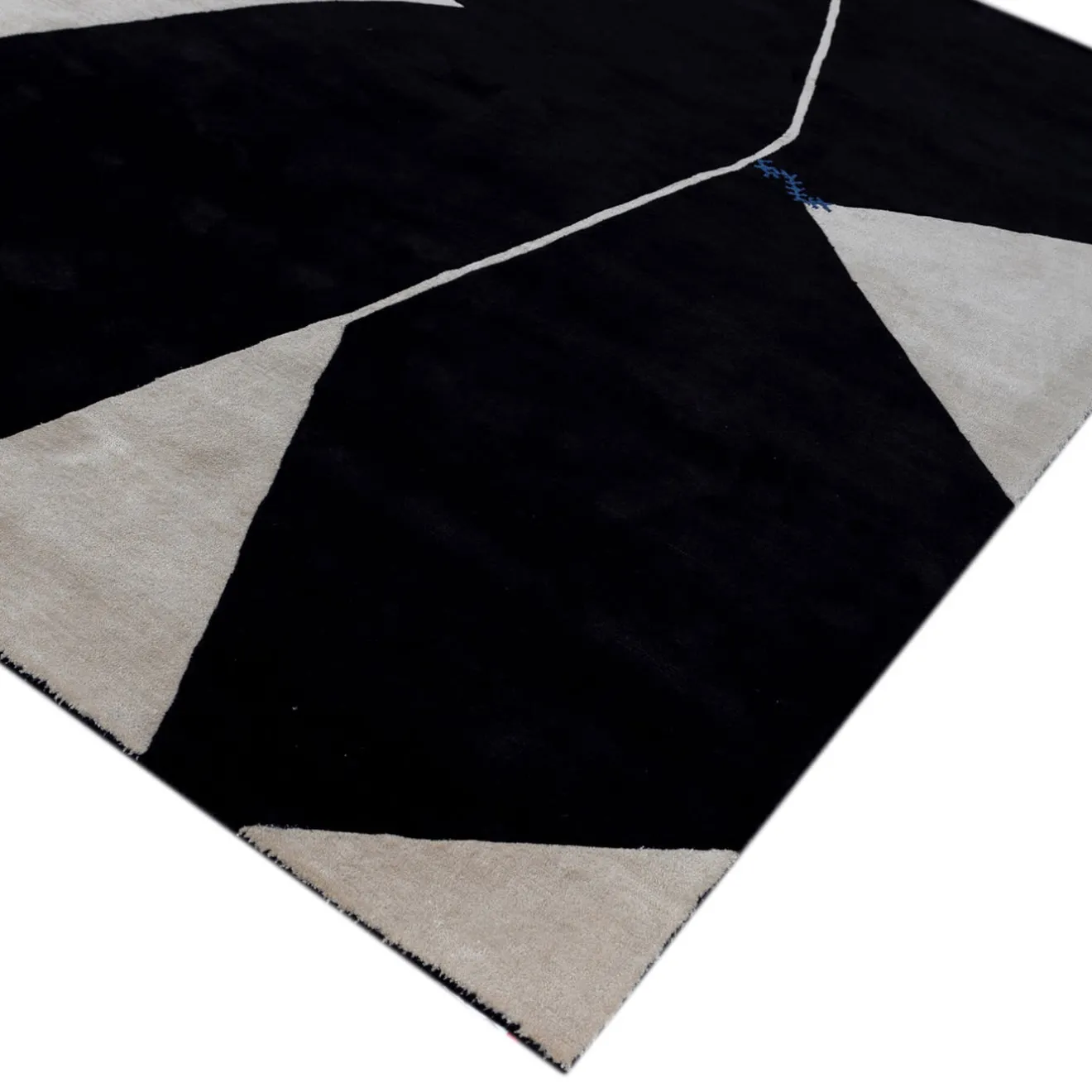 Jaipur Rugs Tappeto Cross Section Ebony White di Keith Pillow da Daaa Haus
