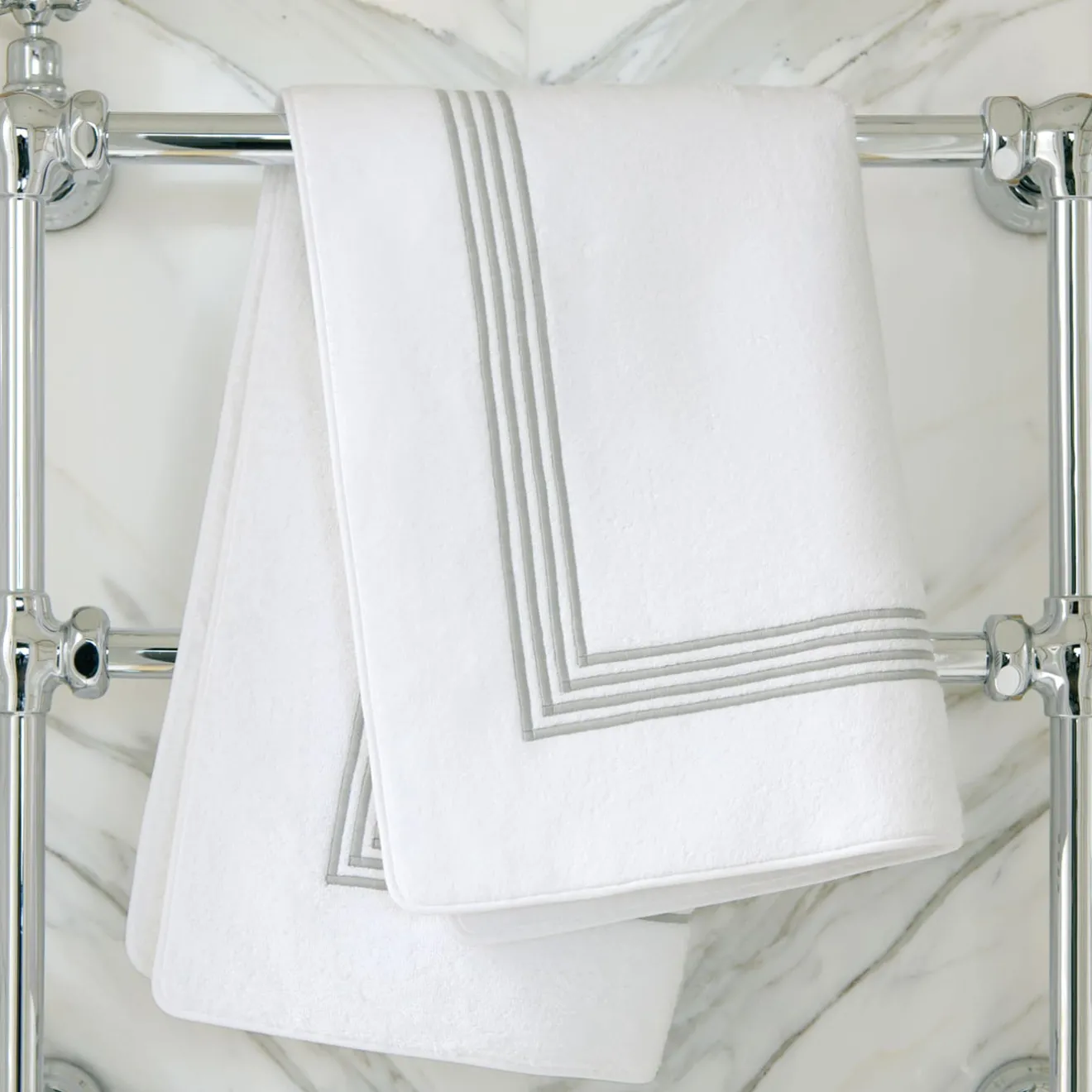 Verderoccia Tappeto da bagno Four Generations bianco e grigio chiaro