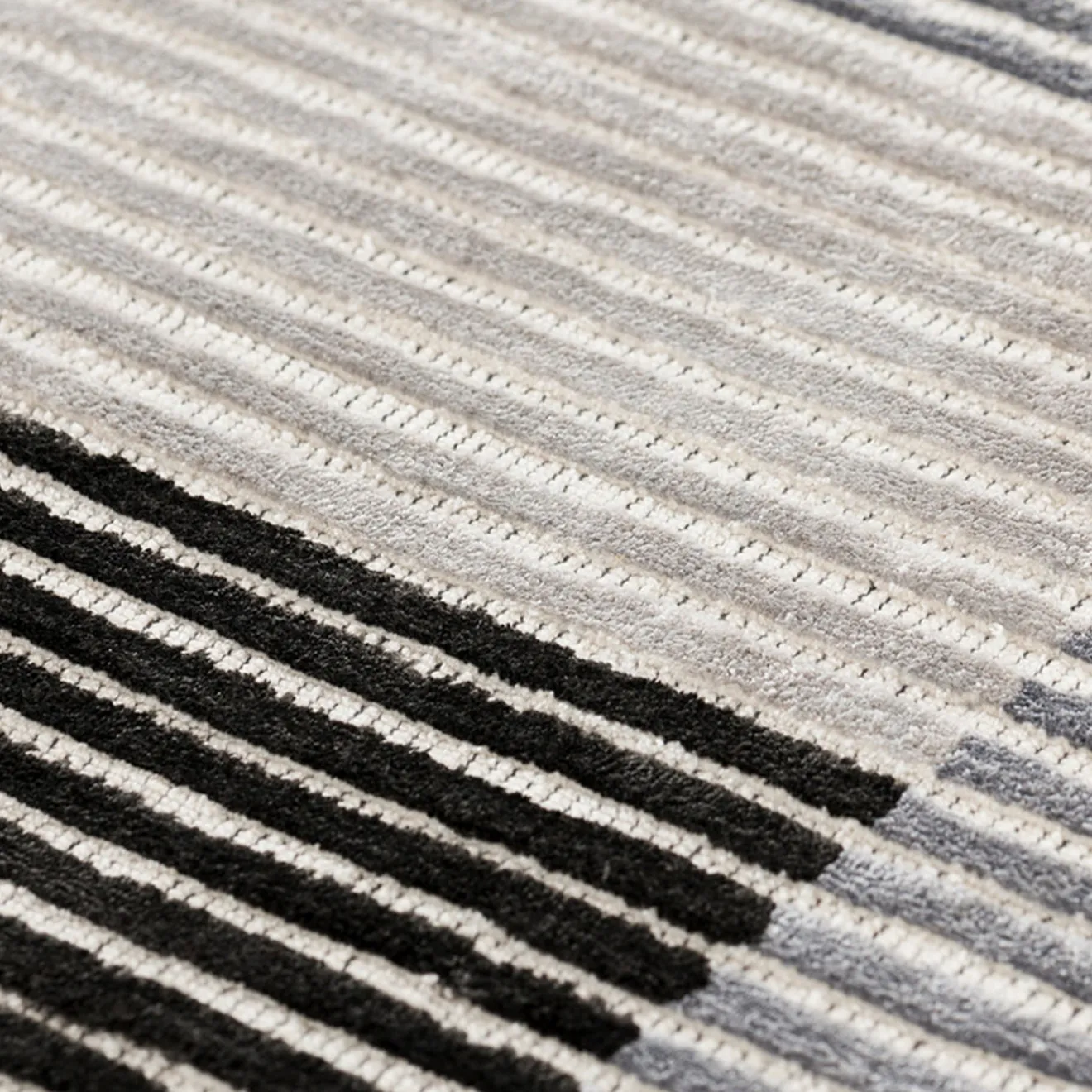 Mohebban Tappeto Lines L1 in Viscosa Argento