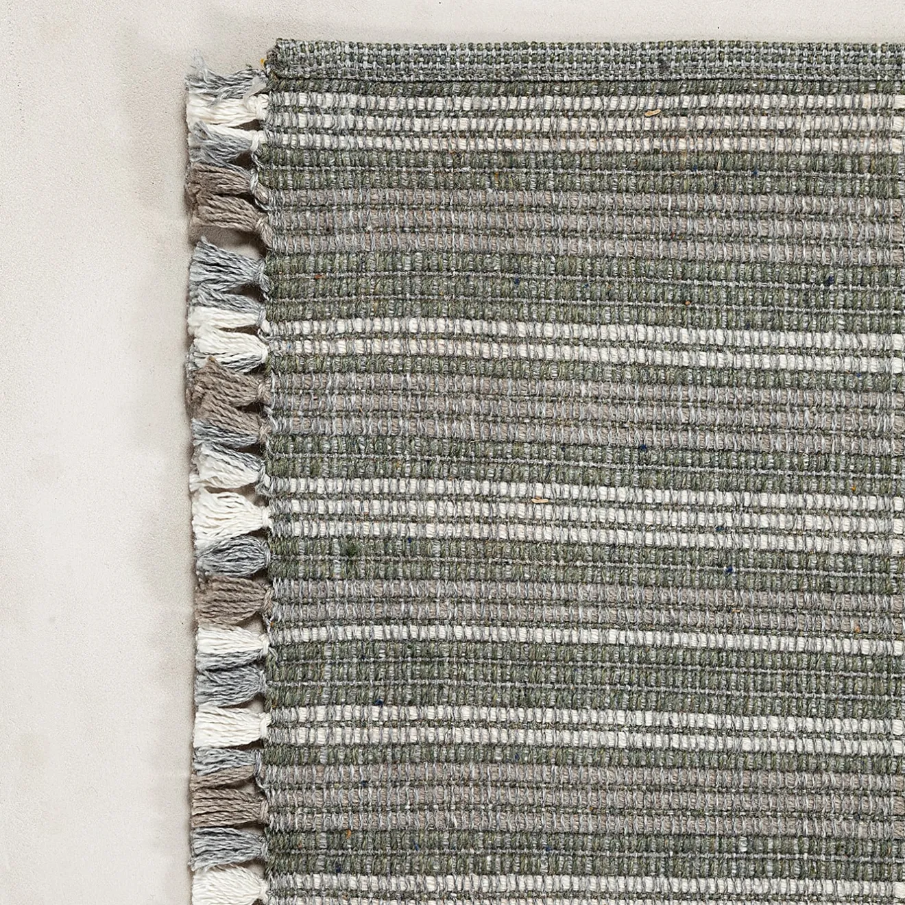 Amini Tappeto Prune Vintage Platinum Recycled PET In&Outdoor di Carlotta Fortuna