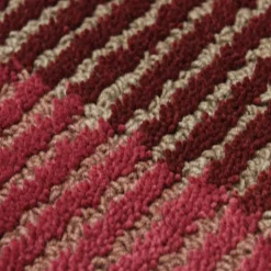 Carpet Edition Tappeto Selce #4 Emathite Red di Studio Salaris