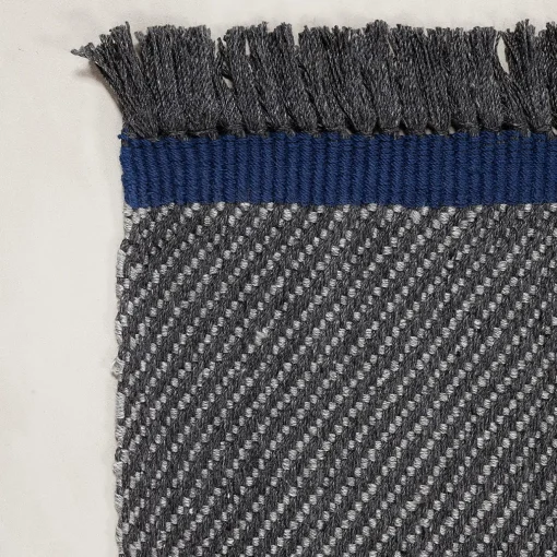 Amini Tappeto Sesamo Charcoal Recycled PET In&Outdoor di Carlotta Fortuna