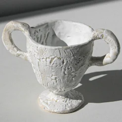 Raffaella Bandera Tazza con piedino bianco e manici