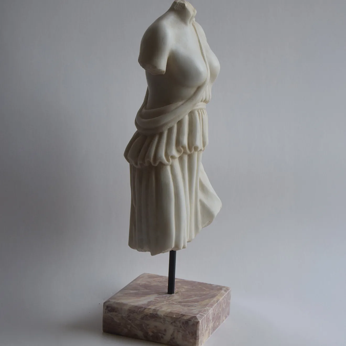 Todini Sculture Torso Femminile con Tunica Scultura in Marmo di Carrara con base