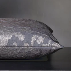 The House of Lyria Tweedia Cuscino quadrato in jacquard azzurro floreale