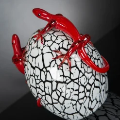 VGnewtrend Uovo di cristallo con gechi di vetro rosso