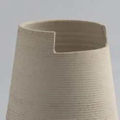 StudioNudo Vaso Alto in Argilla Sabbia Tagliata Light