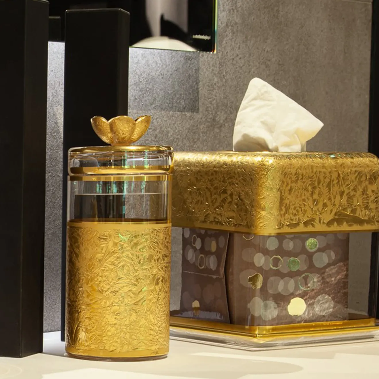 Griffe Montenapoleone by Vetrerie di Empoli Vaso alto in vetro con base ispirata a Michelangelo