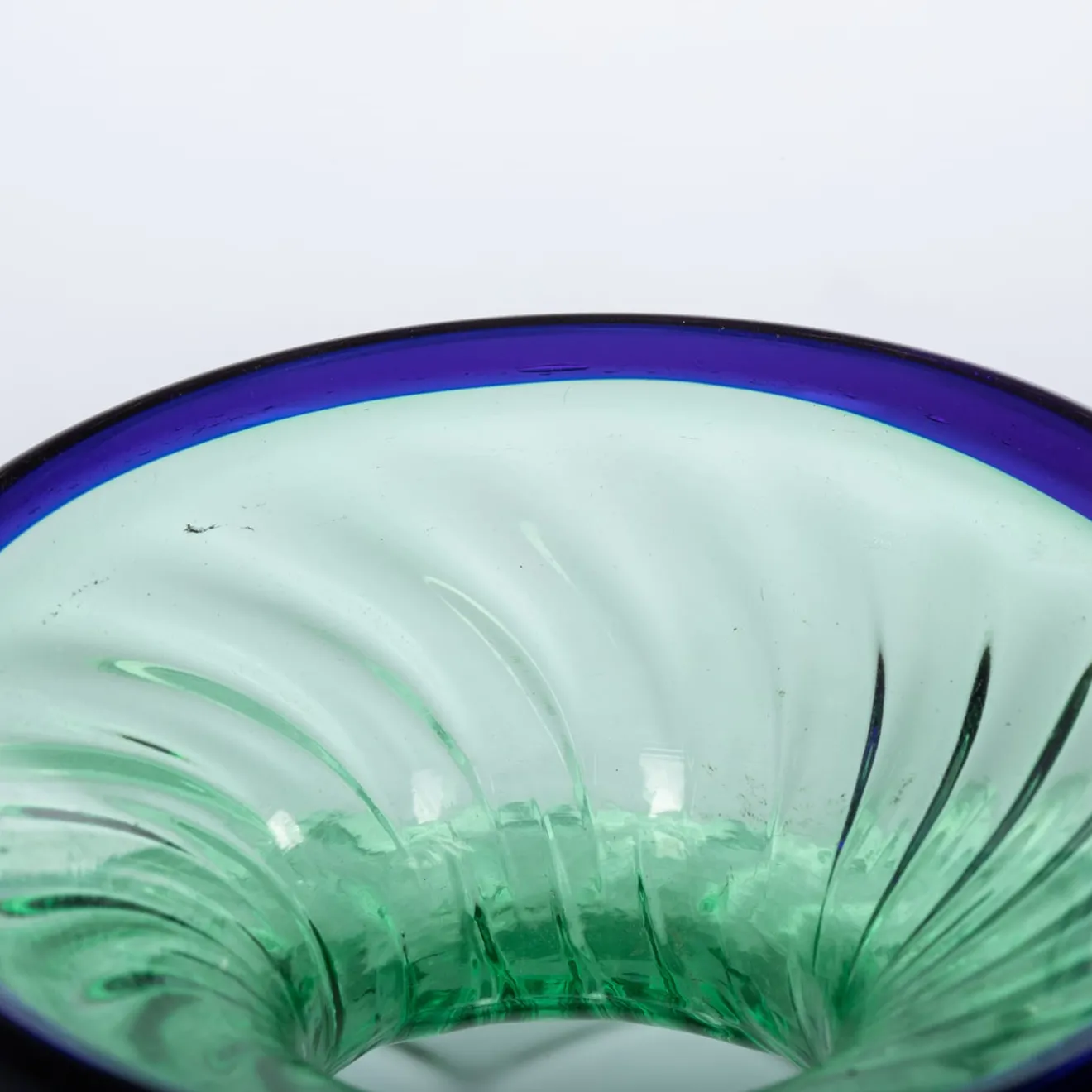 Officine di Murano 1295 Vaso Balloton verde con bordo blu