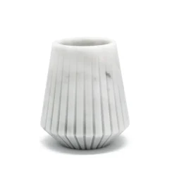 FiammettaV Home Collection Vaso basso in marmo bianco di Carrara di Jacopo Simonetti