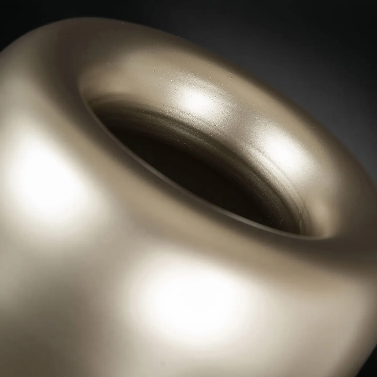 VGnewtrend Vaso decorativo Bean Satin Beige #1