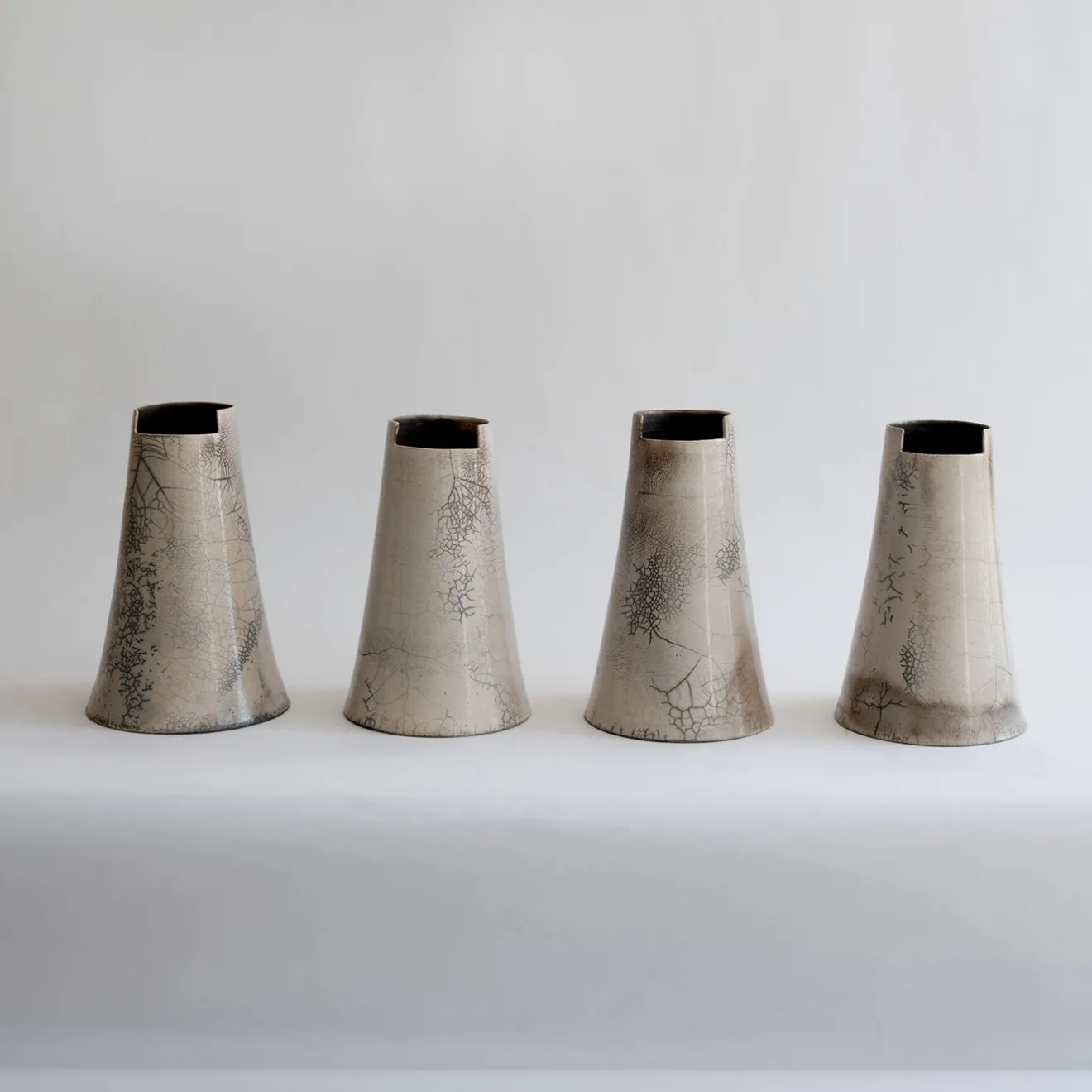 StudioNudo Vaso decorativo trasparente Raku tagliato alto