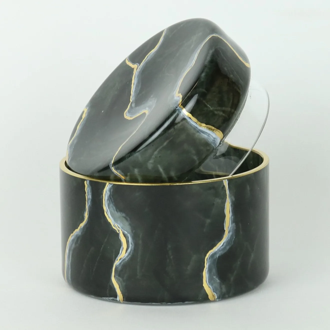 Griffe Montenapoleone by Vetrerie di Empoli Vaso di vetro basso nero ispirato al marmo di Portoro con coperchio