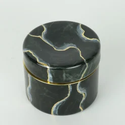 Griffe Montenapoleone by Vetrerie di Empoli Vaso di vetro basso nero ispirato al marmo di Portoro con coperchio