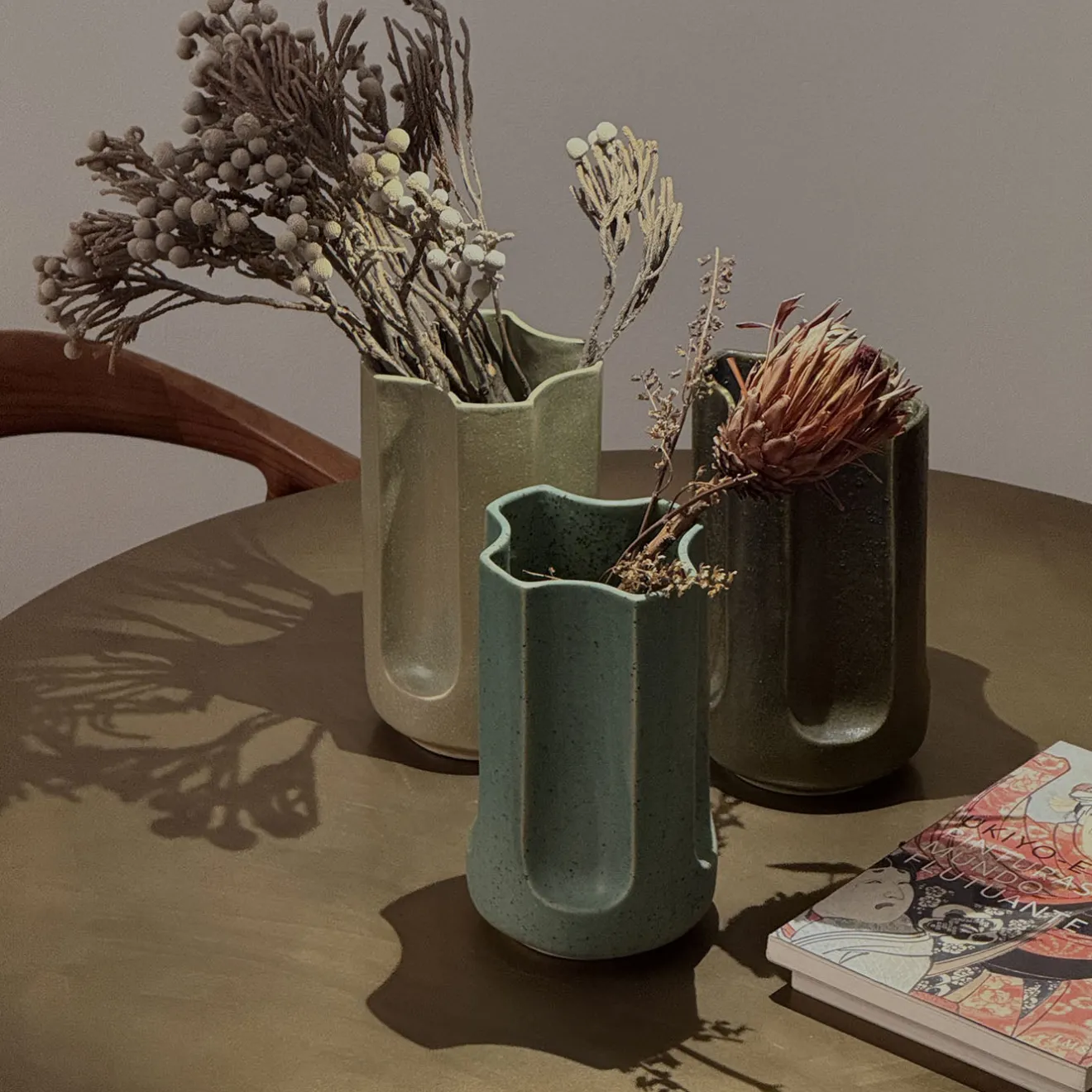 mg12 by Monica Geronimi Vaso Giuseppe Turquesa in ceramica smaltata blu opaco