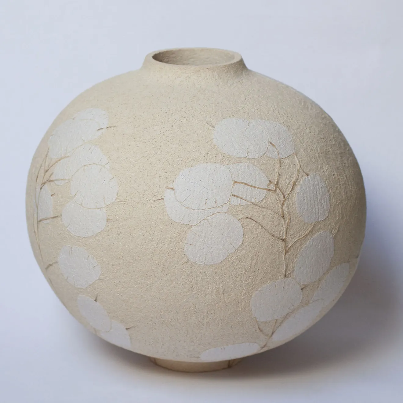 Elena Milani Vaso in gres bianca smaltata Flora Lunaria con motivo floreale