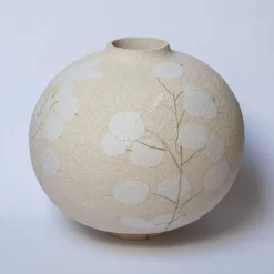 Elena Milani Vaso in gres bianca smaltata Flora Lunaria con motivo floreale