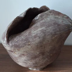 Cristina Cavallari Vaso Petalo 2 in Ceramica Marrone a Forma di Petalo