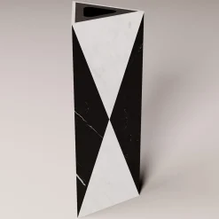 Carcino Design Vaso Polimelus Nero Marquina e Bianco Carrara