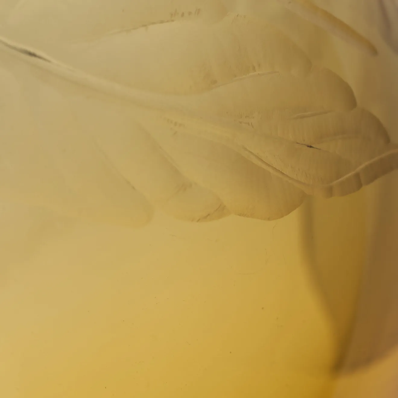 Vanessa Cavallaro Vaso sferico con gigli