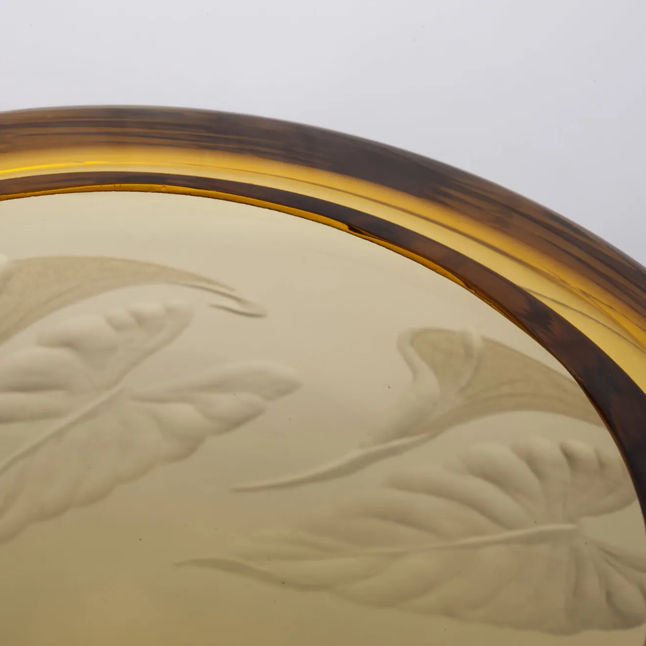 Vanessa Cavallaro Vaso sferico con gigli