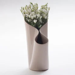 Bosa Vaso Umbravase in ceramica beige di Luca Nichetto