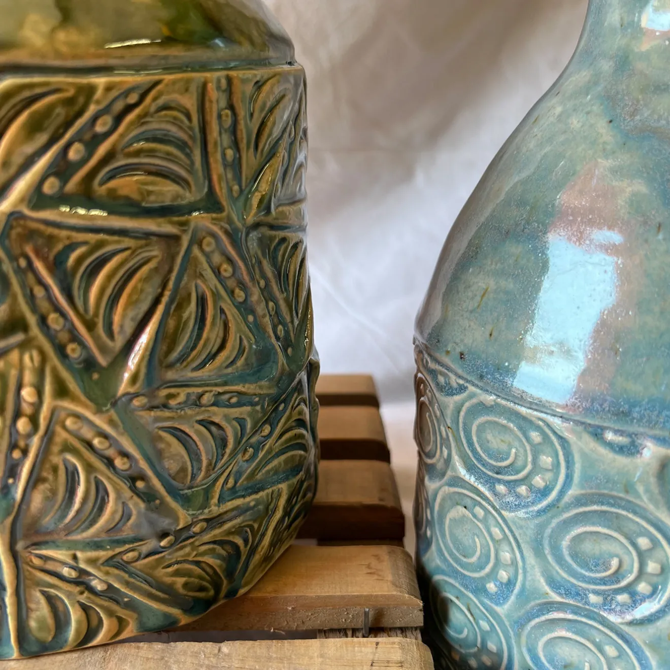 Metakeramos Vaso Versante Silenzioso in Ceramica Verde della Collezione Micromondo