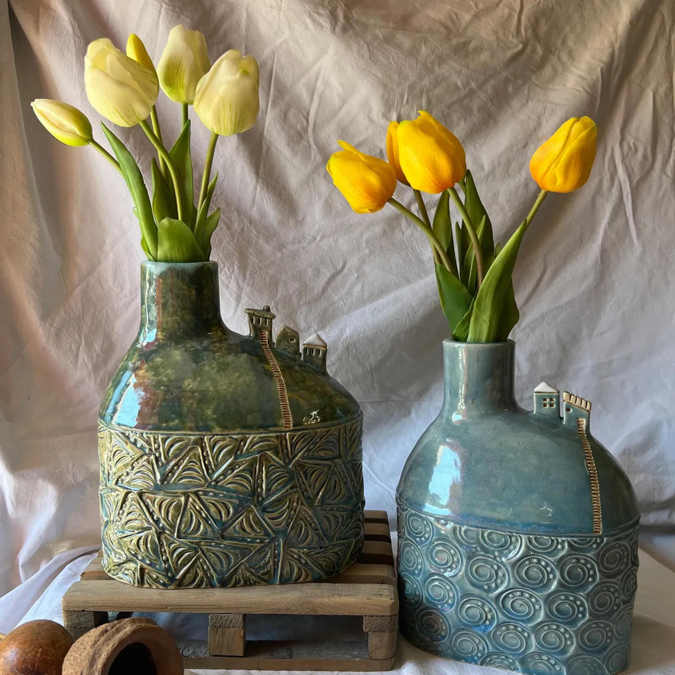 Metakeramos Vaso Versante Silenzioso in Ceramica Verde della Collezione Micromondo